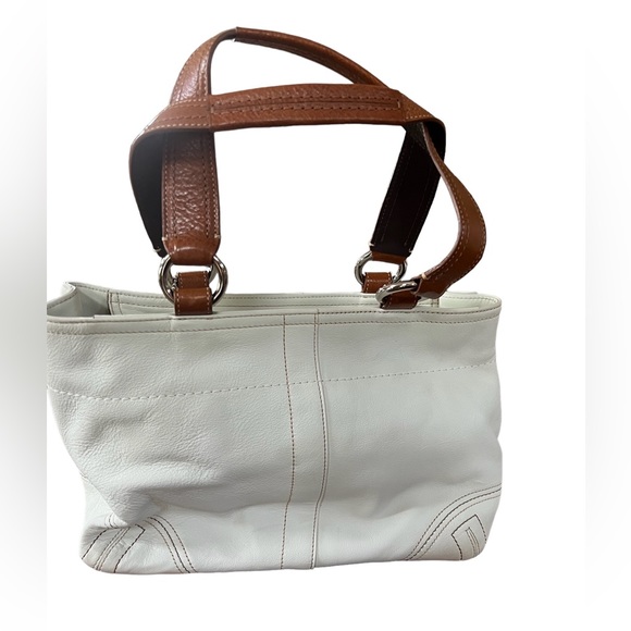 🌸COACH Soho pocket tote. - Picture 3 of 15